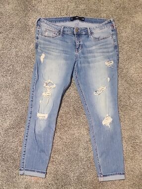 HOLLISTER Light Wash Distressed Women’s Jeans - Size 30